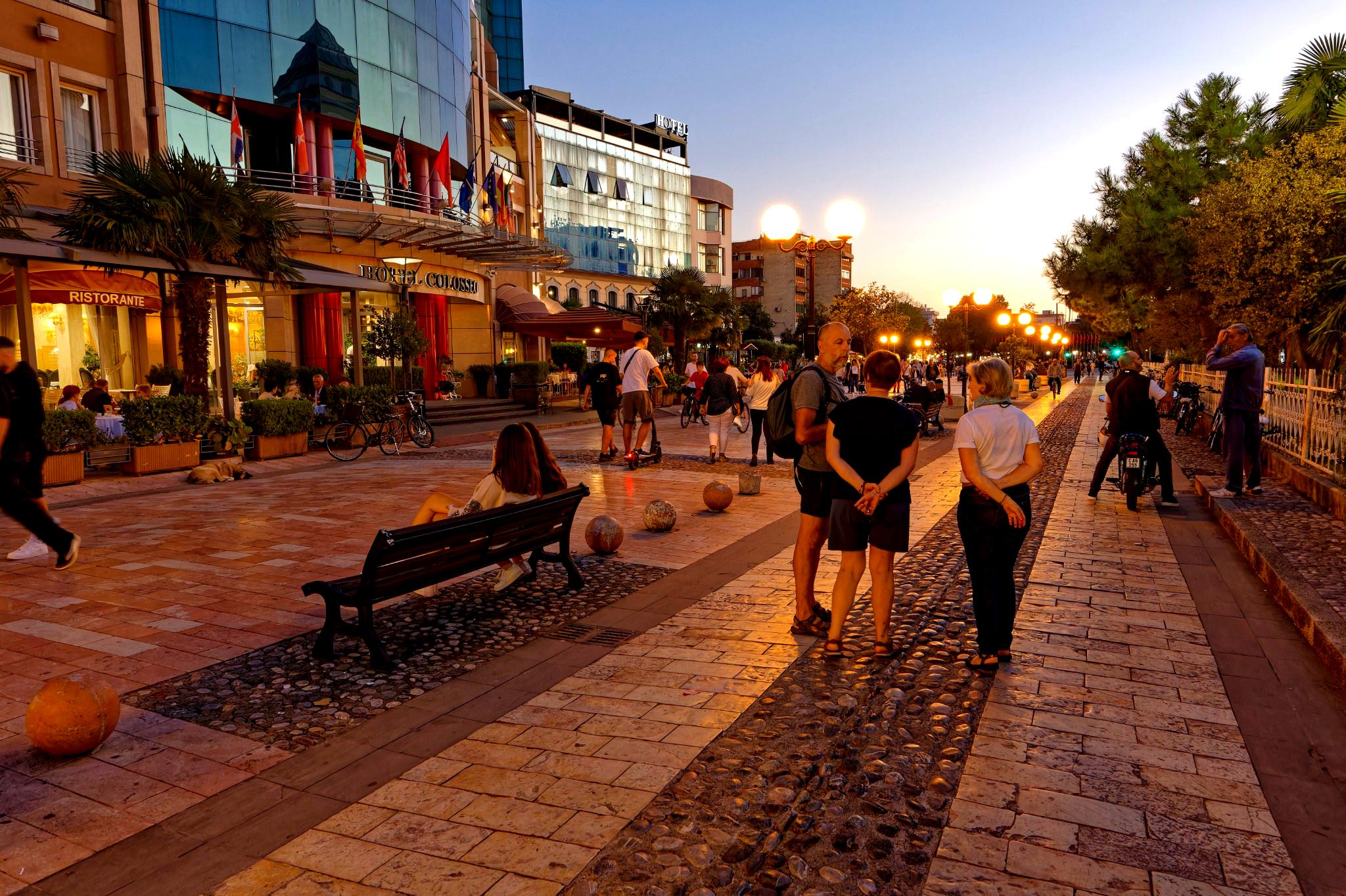 Voici une liste des centres d’intérêt à visiter dans et autour de la ville de Shkodra, ainsi que des activités incontournables pour découvrir cette région unique de l’Albanie.